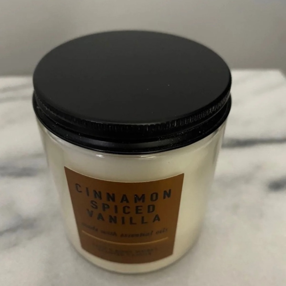 Bath and Body works scented candle. (New)